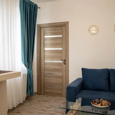 Yzza Apartment Navodari