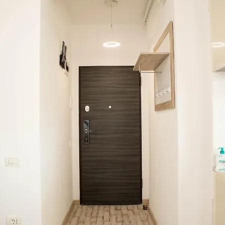 Yzza Apartment *